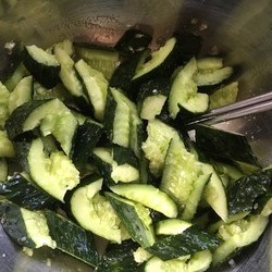 比饭店里还好吃的「凉拌黄瓜🥒」的做法 步骤4