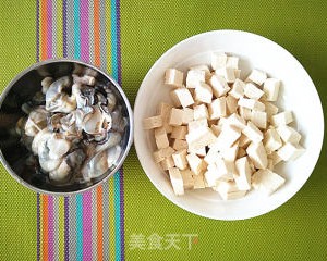 【海蛎子烧豆腐】