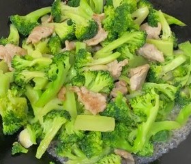 炒西蓝花🥦（西兰花——简单家常菜）的做法 步骤6