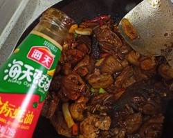 川味土豆香菇烧鸡的做法 步骤7