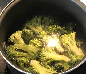 最佳搭配 西兰花牛肉的做法 步骤6