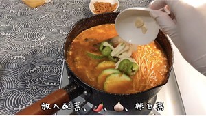 《梨泰院》韩式嫩豆腐汤的做法 步骤5