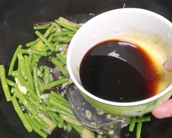 省油的茄子豆角做法的做法 步骤9