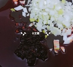 香辣白菜豆腐蒸饺的做法 步骤3