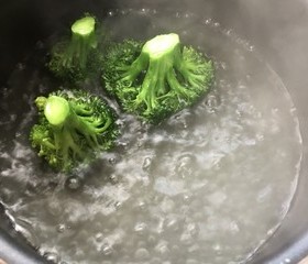 西兰花🥦蒸蛋（辅食）的做法 步骤3