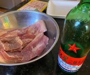 腌咸肉鸭舌江南style的做法 步骤2