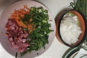 香肠韭菜胡萝卜炒饭