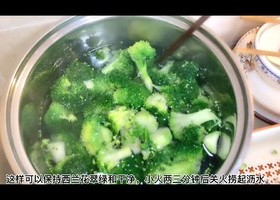 无需下油，腊味炒西兰花的做法 步骤6