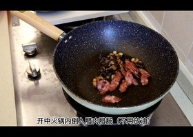 无需下油，腊味炒西兰花的做法 步骤12