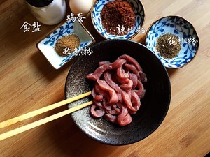 麻辣【串串香】秘制麻辣牛肉腌法，聚会来锅撸串的做法 步骤4