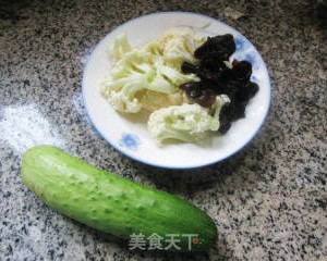 黑木耳黄瓜拌花菜