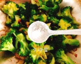 西兰花炒虾仁🍤的做法 步骤10