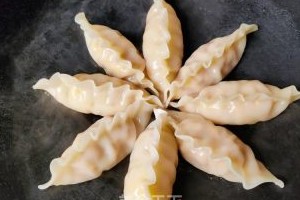 泡菜饺子锅贴