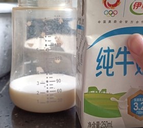 简单的电饭锅蛋糕(奶瓶量的量)的做法 步骤4