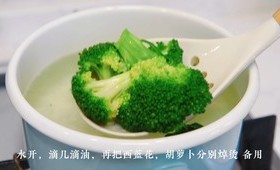 西兰花炒鸡胸肉 | 肉质鲜嫩，荤素搭配营养美味的做法 步骤2