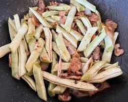 土豆茄子炖豆角的做法 步骤6