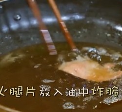 蛋酥火腿煨大白菜的做法 步骤3