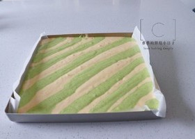 小清新圣诞风｜【抹茶草莓双色蛋糕卷】的做法 步骤14