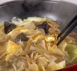 白菜豆腐煲（素）的做法 步骤7