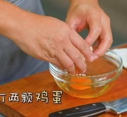 蛋酥火腿煨大白菜的做法 步骤2