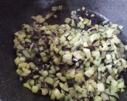 蒜苔肉末茄子~~孩子们超爱吃的米饭拌料，吃面条、做卷饼都超好吃的做法 步骤4