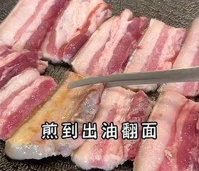 把子肉  土豆丝 酸菜汤  拌黄瓜  清炒西兰花  复刻