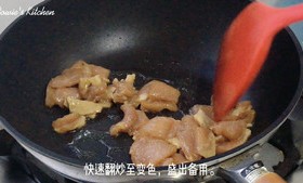 Bowie | 西兰花香菇炒肉片的做法 步骤8