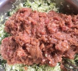 「白菜🥬猪肉馅儿」这样调，鲜嫩多汁👍👍👍的做法 步骤13