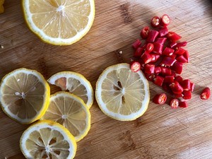 🍋柠檬酸辣鸡爪｜酸爽开胃 调料一包搞定❗️的做法 步骤4