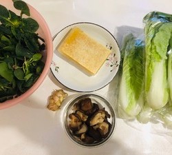 纯素美食｜翡翠水饺（杭白菜、干香菇、豆腐馅）