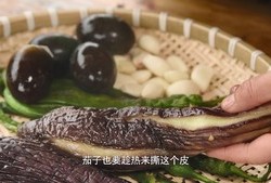 擂辣椒茄子皮蛋，开胃解腻的做法 步骤4