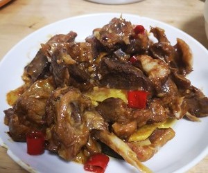 超好吃"炒”鸭肉的做法 步骤2