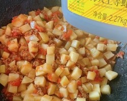 夏天拯救食欲开胃菜|  番茄肉末土豆丁的做法 步骤15