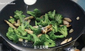 Bowie | 西兰花香菇炒肉片的做法 步骤12