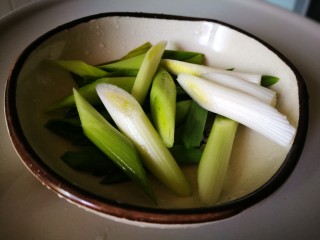 家宴菜谱～鸡鸭鱼肉之毛血旺,青蒜切段