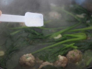 菠菜猪肉丸汤,加半勺盐