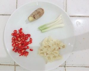 ［🌸花小厨减肥餐］鲫鱼豆腐汤的做法步骤 第2步