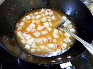 宝宝辅食 番茄冬瓜肉丸汤面,加水，没过冬瓜