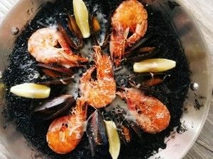 墨鱼汁海鲜饭（paella negra）的做法步骤 第5步