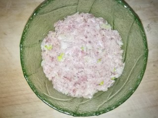 肉糕（午餐肉蒸蛋）,肉馅按压平整