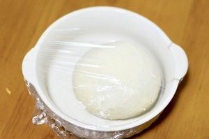 网红咸蛋黄流沙卷边榴莲薄底披萨【北鼎烤箱食谱】的做法步骤 第2步