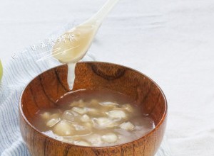 雪梨藕粉羹,这样的辅食适合6个月—11个月宝宝，还可以做1岁以上孩子和成人的早餐糊。