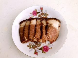 腊肉菌菇蔬菜汤