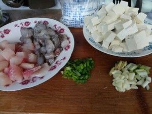 鲜虾鱼丁豆腐煲