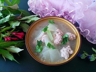 一碗汤+极鲜冬瓜肉丸汤,加点香菜叶小小点缀一下吧！