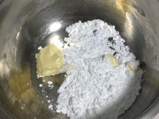 太阳花饼干,黄油室温软化加糖粉