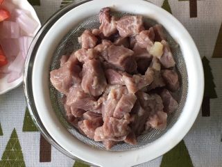 香煎牛肉排,牛肉沥干水分