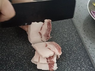 木耳炒肉丝,猪肉先切片