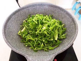 10分钟快手菜  麻椒炒腊肉,加入麻椒