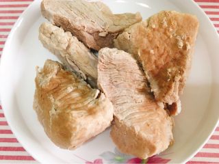 宝宝肉松（平底锅版）,煮好的肉肉放凉，最艰辛的一步要开始了